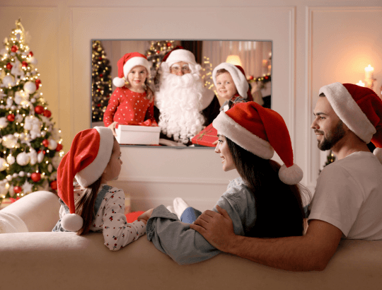 família assistindo os melhores filmes de natal