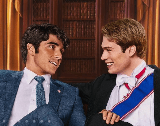 imagem de divulgação dos atores Taylor Zakhar Perez no papel de Alex e Nicholas Galitzine como o príncipe Henry no filme vermelho branco e sangue azul no prime video