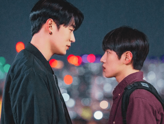 personagens principais da série Erro Semântico Jae Young e Sang Woo